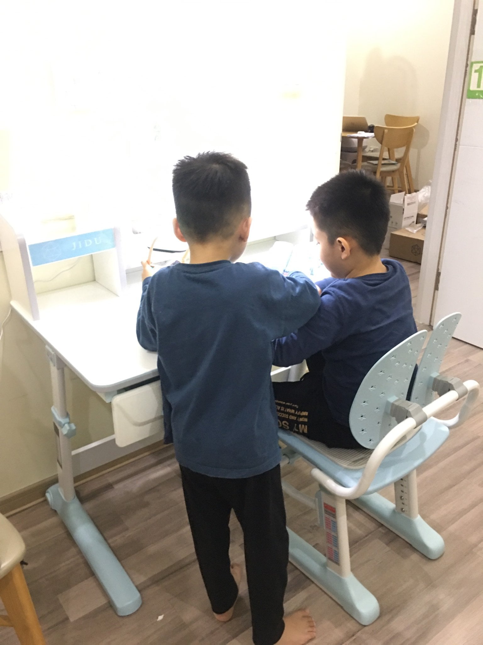 Bộ Bàn Ghế Chống Gù Trẻ Em Dài 100cm Mã JD-5100 Và Ghế MC-159