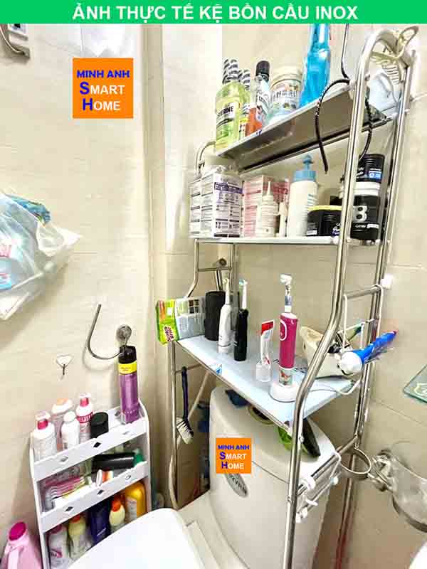 Kệ bồn cầu inox chắc chắn, để được nhiều đồ dùng trong nhà tắm