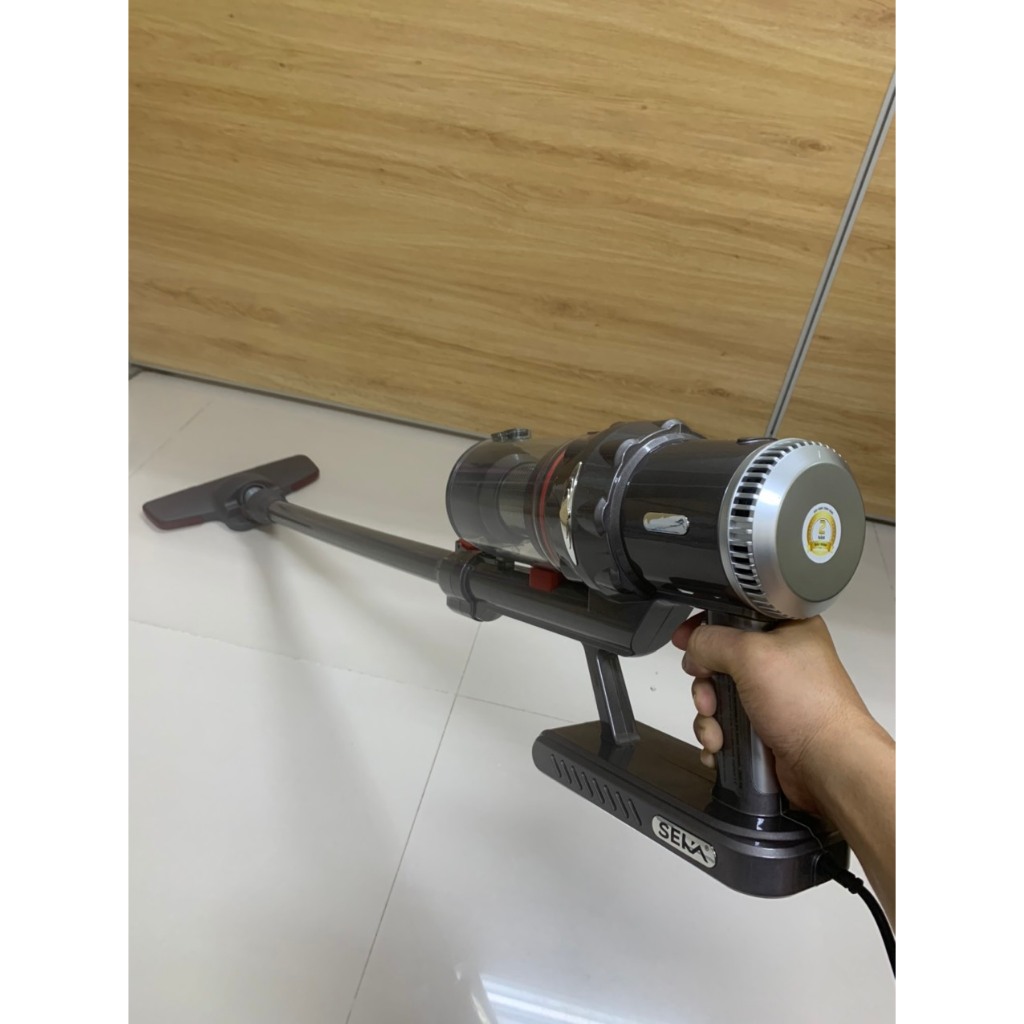Máy hút bụi Seka có thiết kế cầm tay tiện lợi